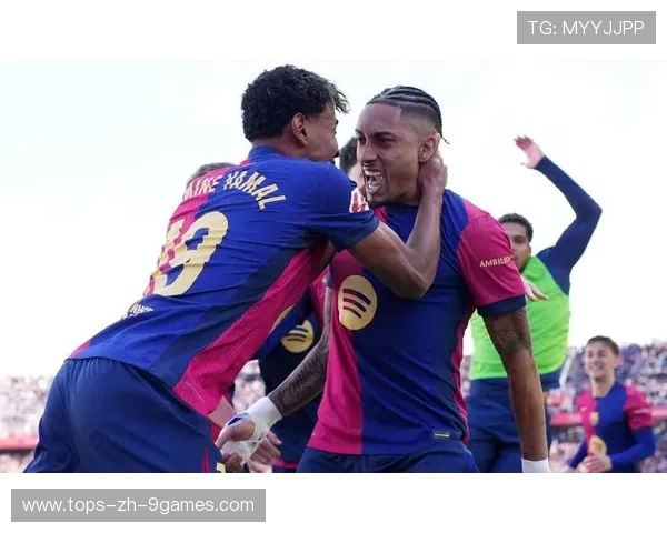 拉菲尼亚门前补射巴萨锁定胜利